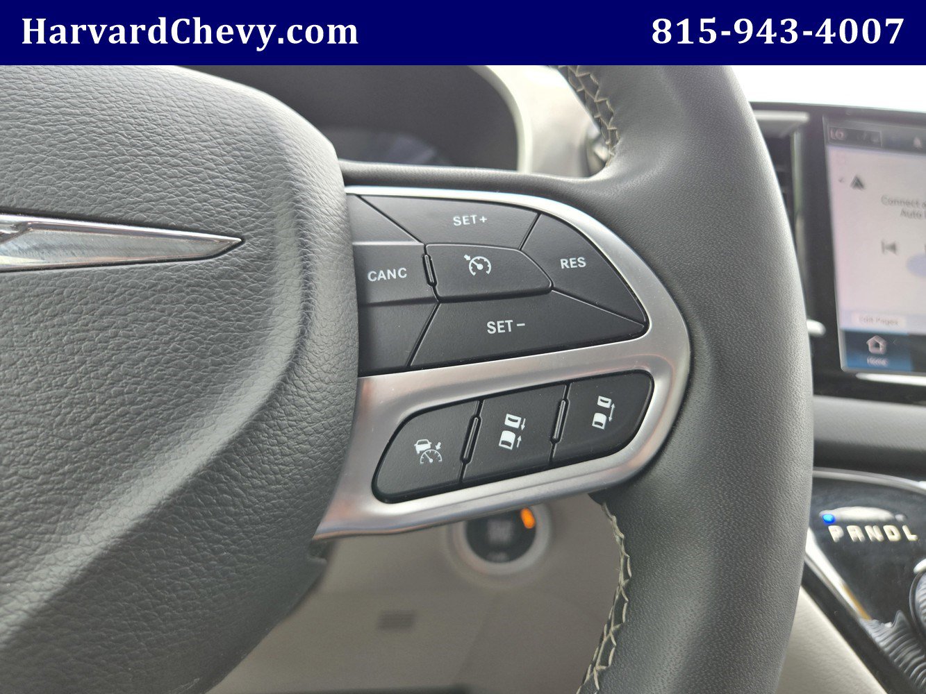 Used 2023 Chrysler Pacifica Touring-L FWD image 16