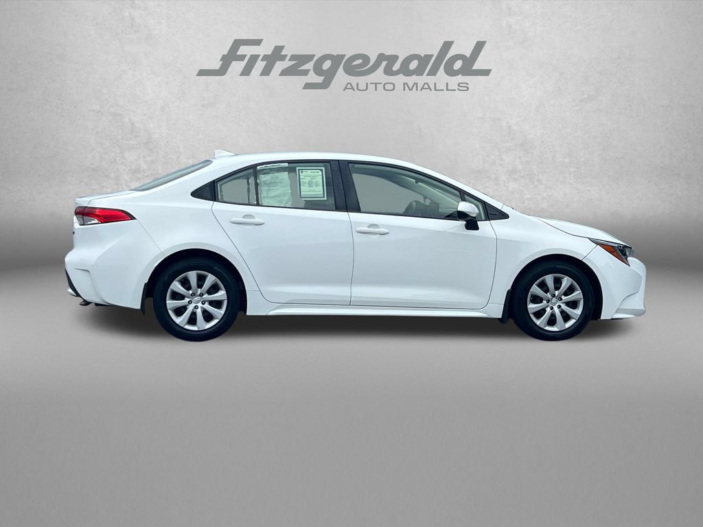 Used 2022 Toyota Corolla LE FWD image 3