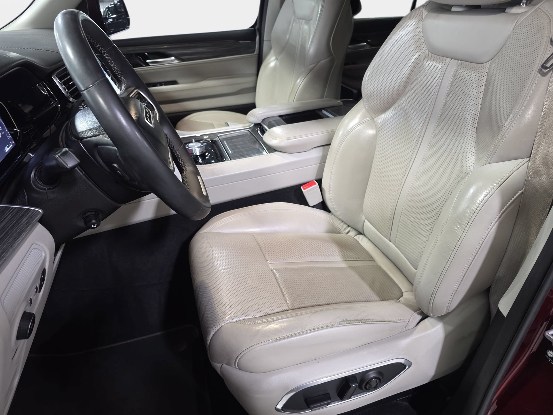Used 2022 Jeep Wagoneer Series III w/ Rear Seat Video Group 1 AWD/4WD image 14