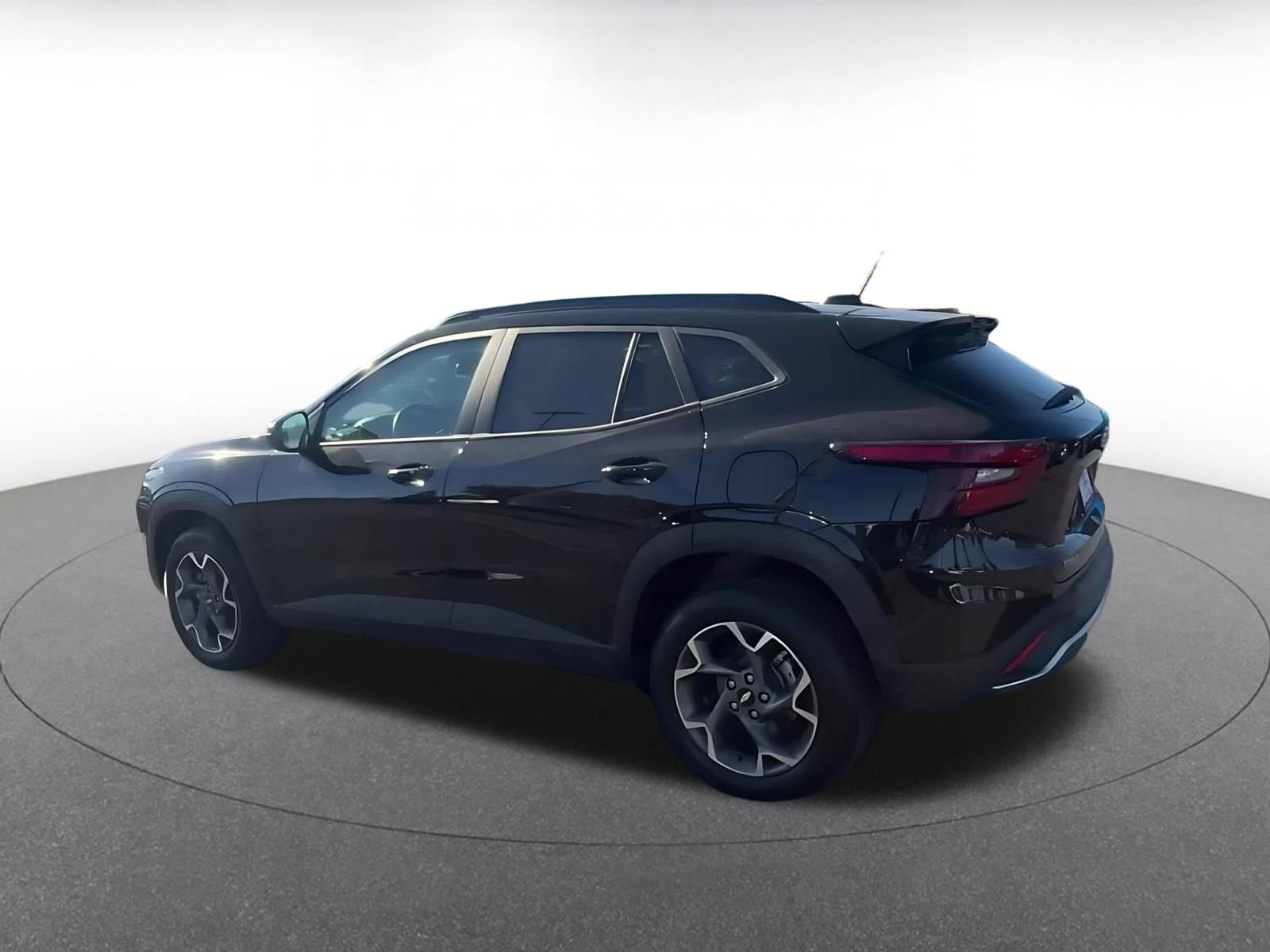 Used 2025 Chevrolet Trax LT w/ LT Convenience Package FWD image 9