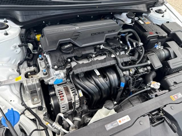 Used 2025 Hyundai Elantra SE FWD image 24