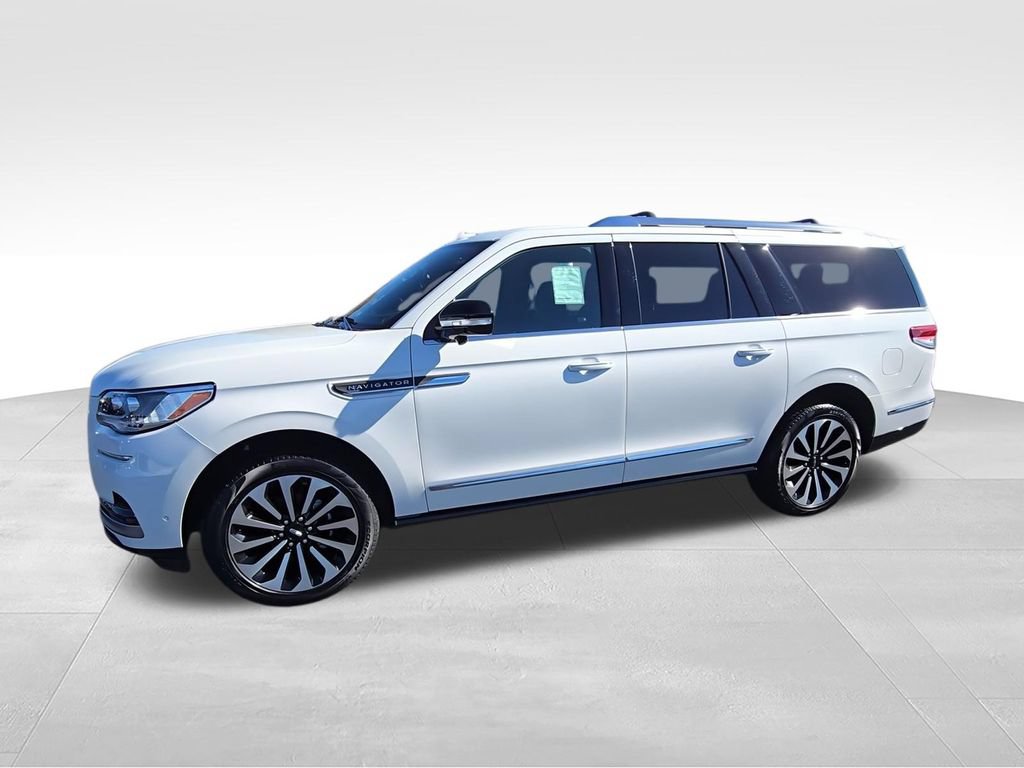 Used 2024 Lincoln Navigator L Reserve AWD/4WD image 4