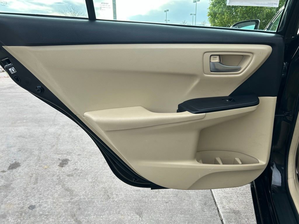 Used 2017 Toyota Camry LE FWD image 24