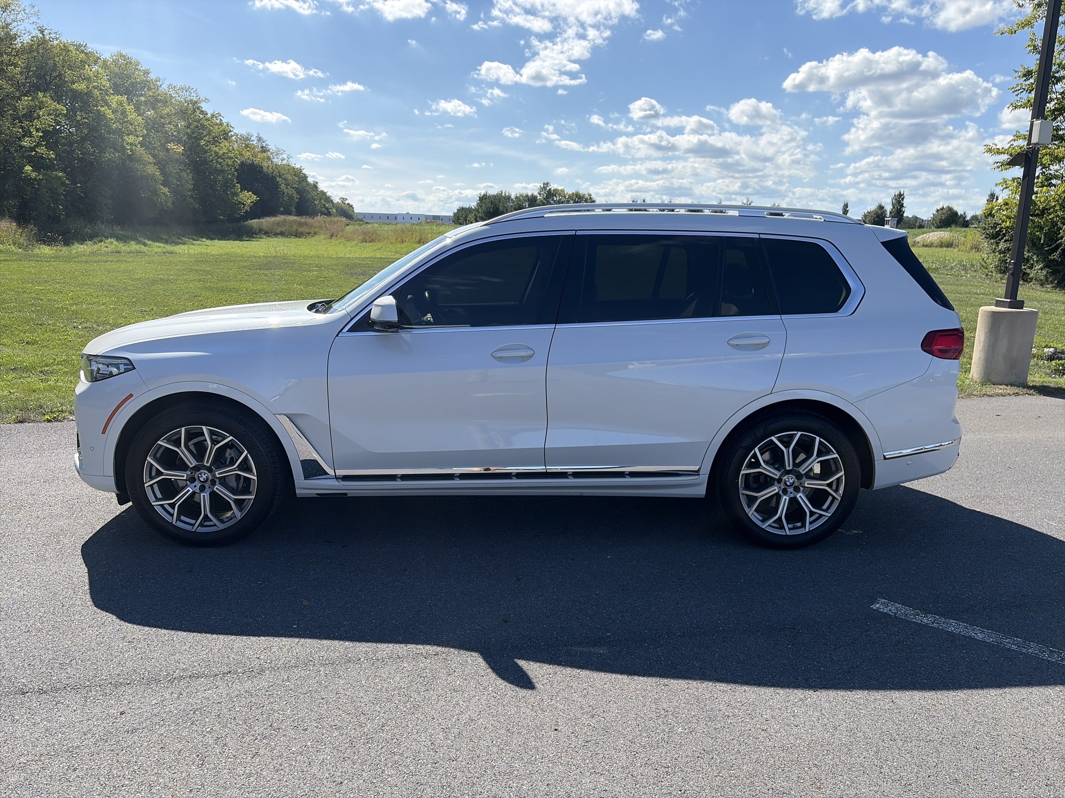 Used 2022 BMW X7 xDrive40i w/ Premium Package AWD/4WD image 8