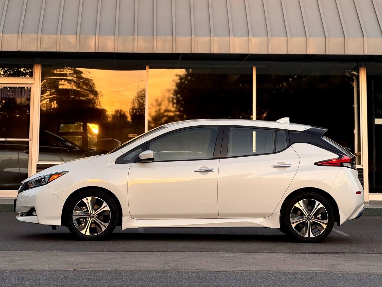 Used 2022 Nissan Leaf SV image 6