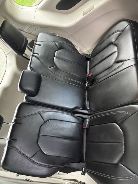 Used 2023 Chrysler Pacifica Touring-L FWD image 20