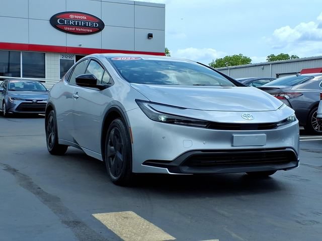 Certified 2025 Toyota Prius LE FWD image 3
