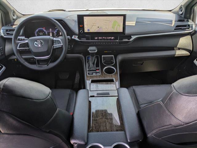 Used 2025 Toyota Sienna Platinum AWD/4WD image 18
