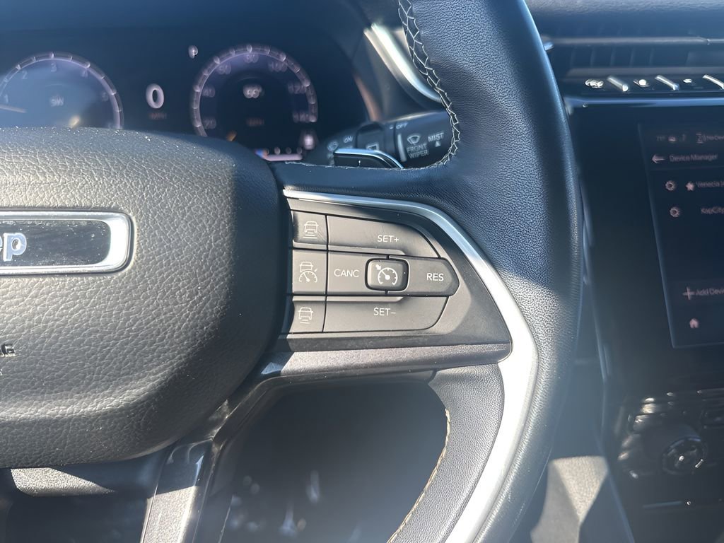 Used 2022 Jeep Grand Cherokee L Laredo image 17