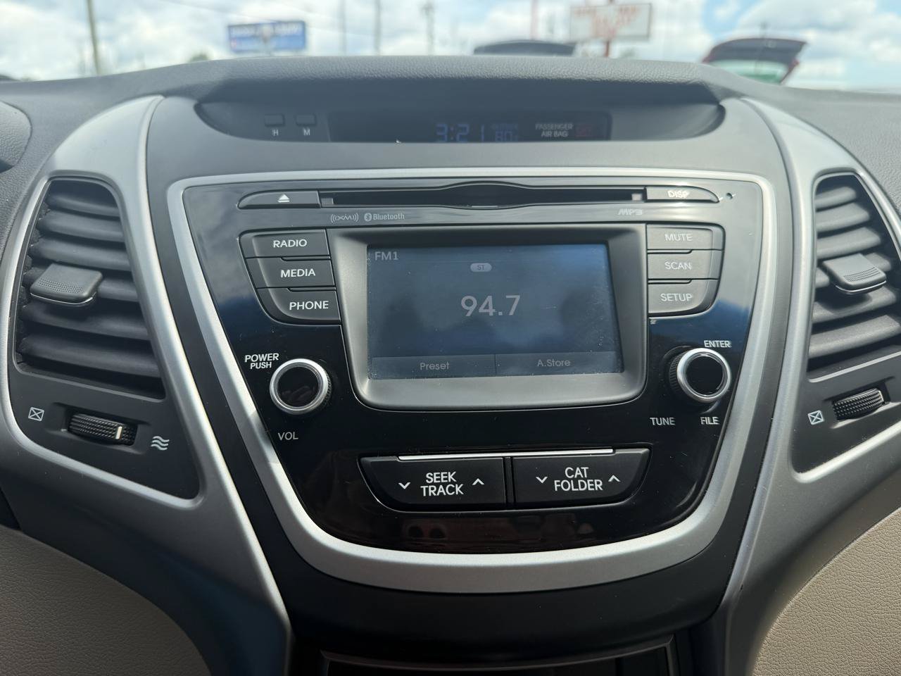 Used 2015 Hyundai Elantra SE w/ Option Group 02 FWD image 18
