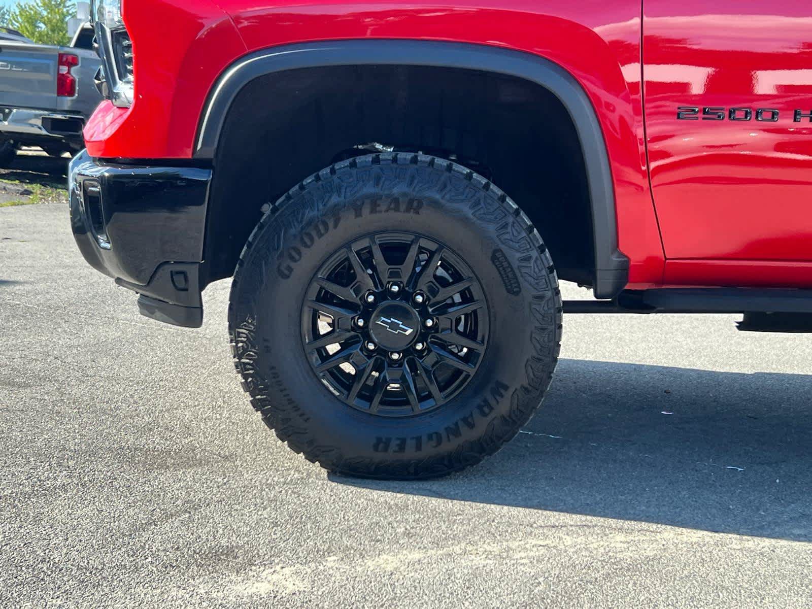 Certified 2025 Chevrolet Silverado 2500 ZR2 w/ Technology Package AWD/4WD image 11