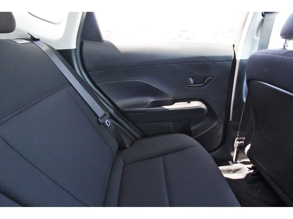 Used 2025 Hyundai Kona SEL image 11