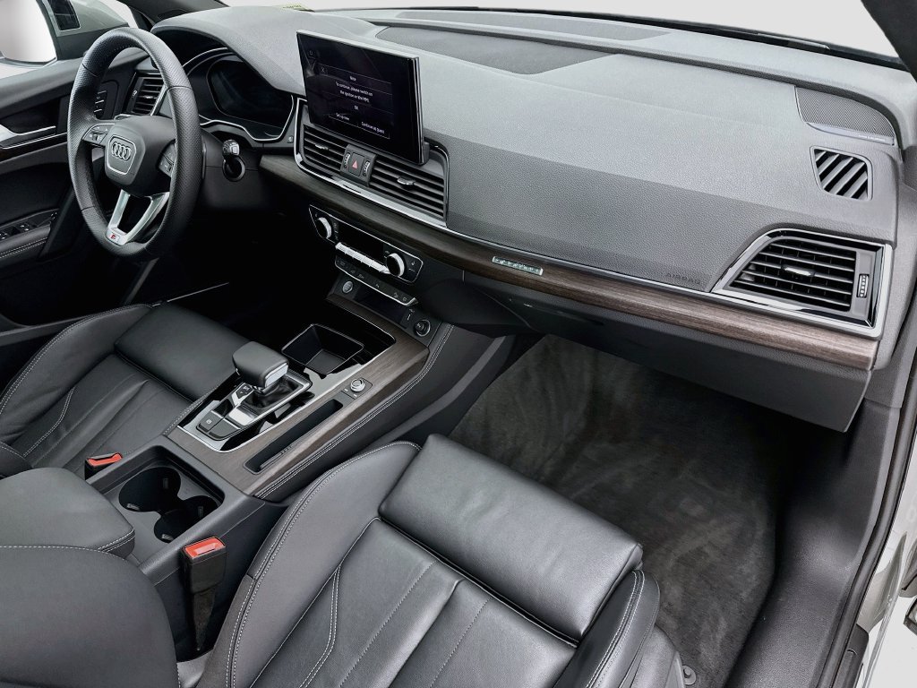 Certified 2025 Audi Q5 e Premium Plus w/ Premium Plus Package AWD/4WD image 16