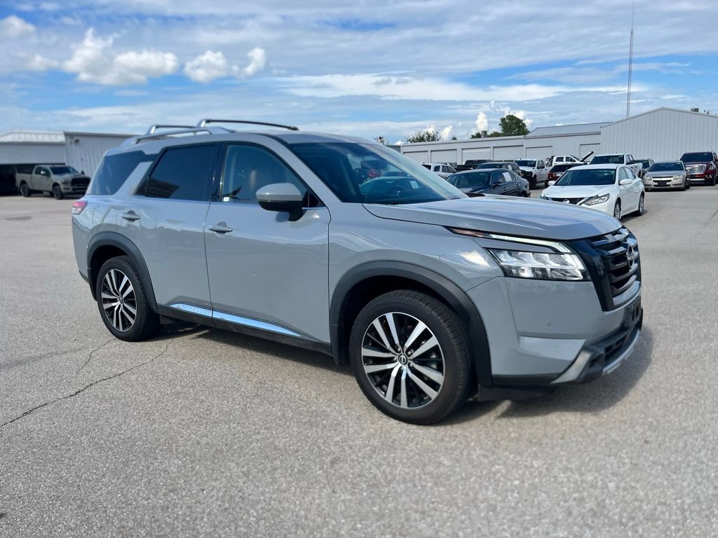Used 2023 Nissan Pathfinder Platinum w/ Black Appearance Package AWD/4WD image 6