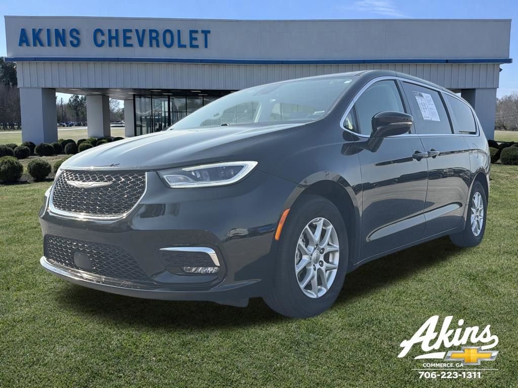 Used 2024 Chrysler Pacifica Touring-L image 1