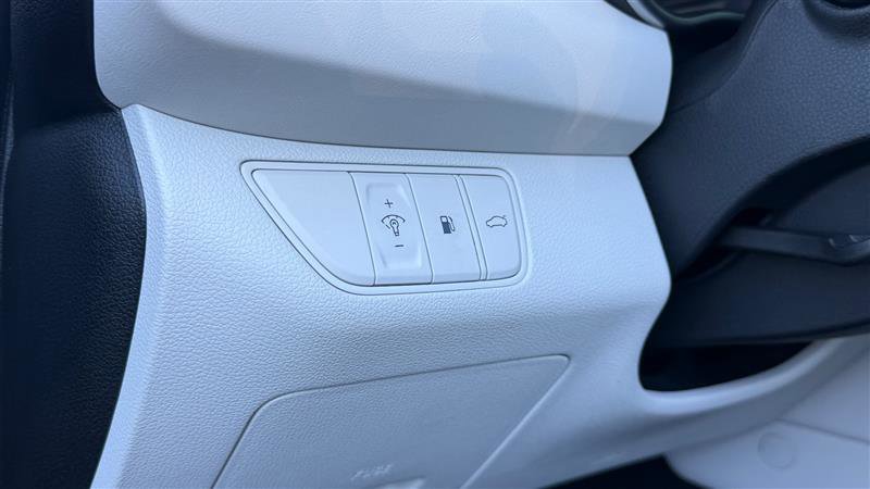 Used 2025 Genesis G70 2.5T image 13