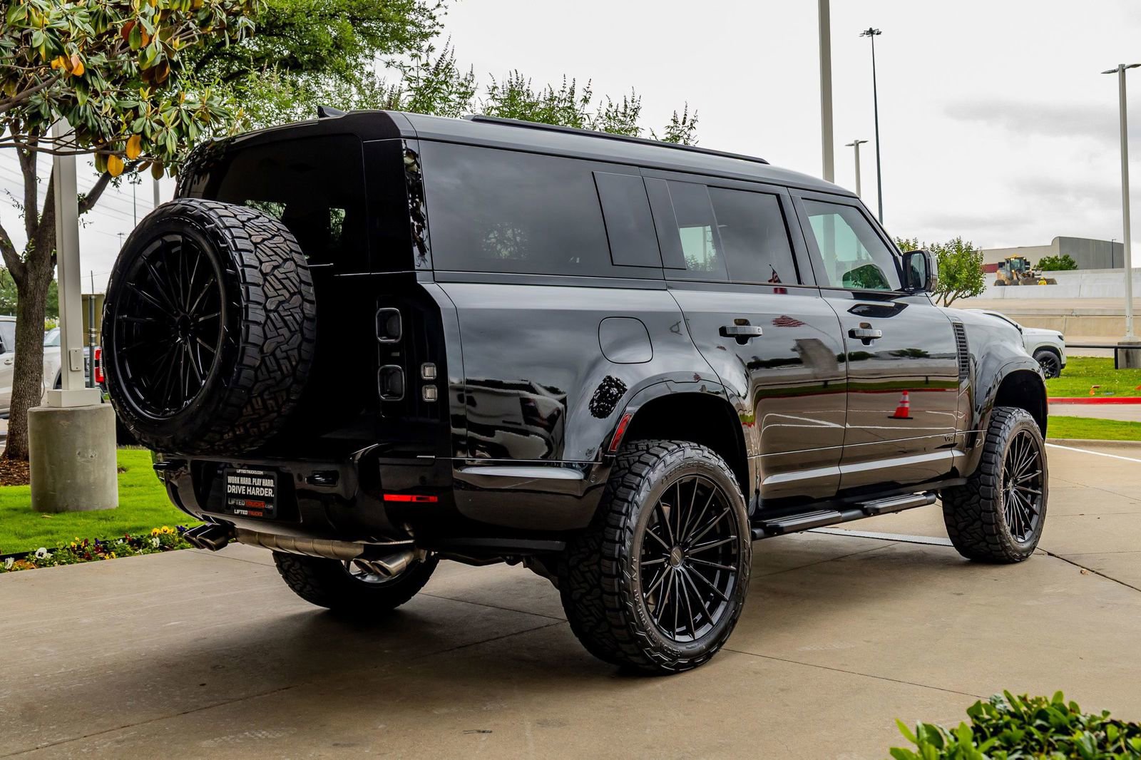 Used 2025 Land Rover Defender 130 V8 image 10