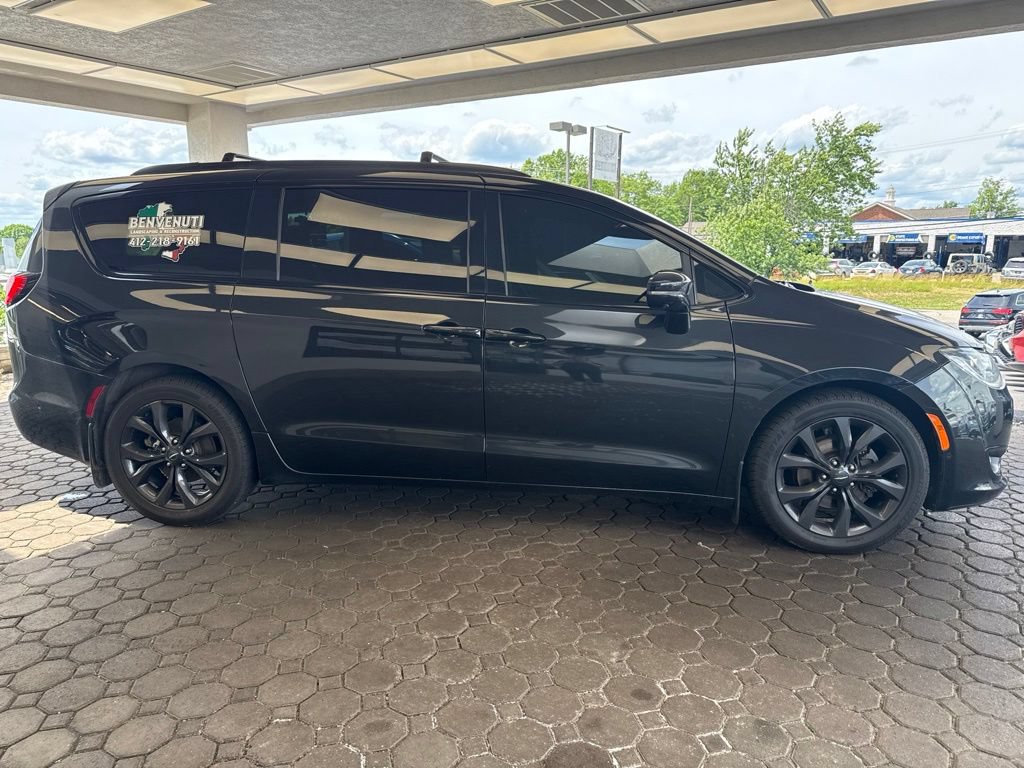 Used 2019 Chrysler Pacifica Limited w/ Advanced Safetytec Group FWD image 5