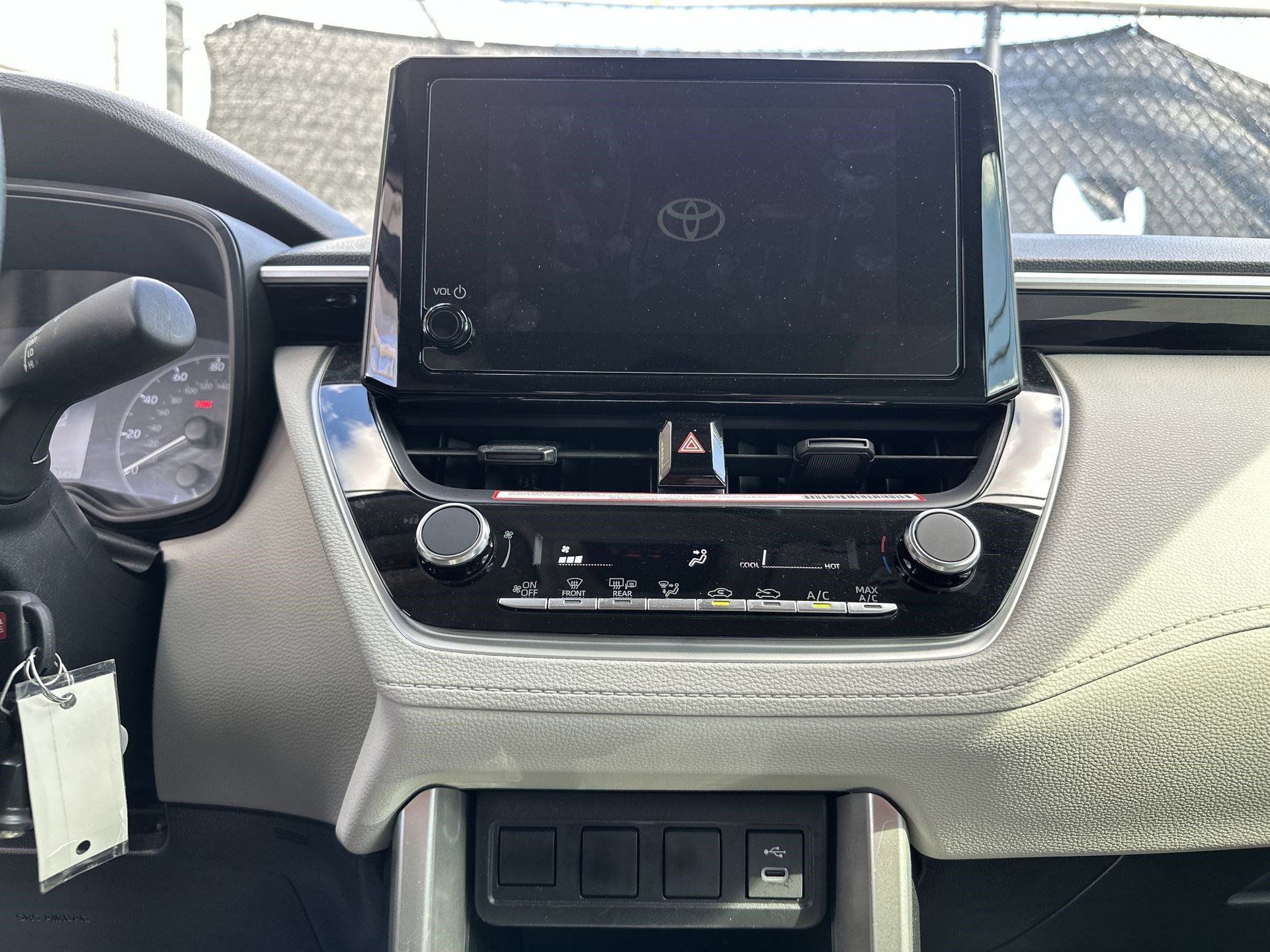 Used 2024 Toyota Corolla Cross L image 21