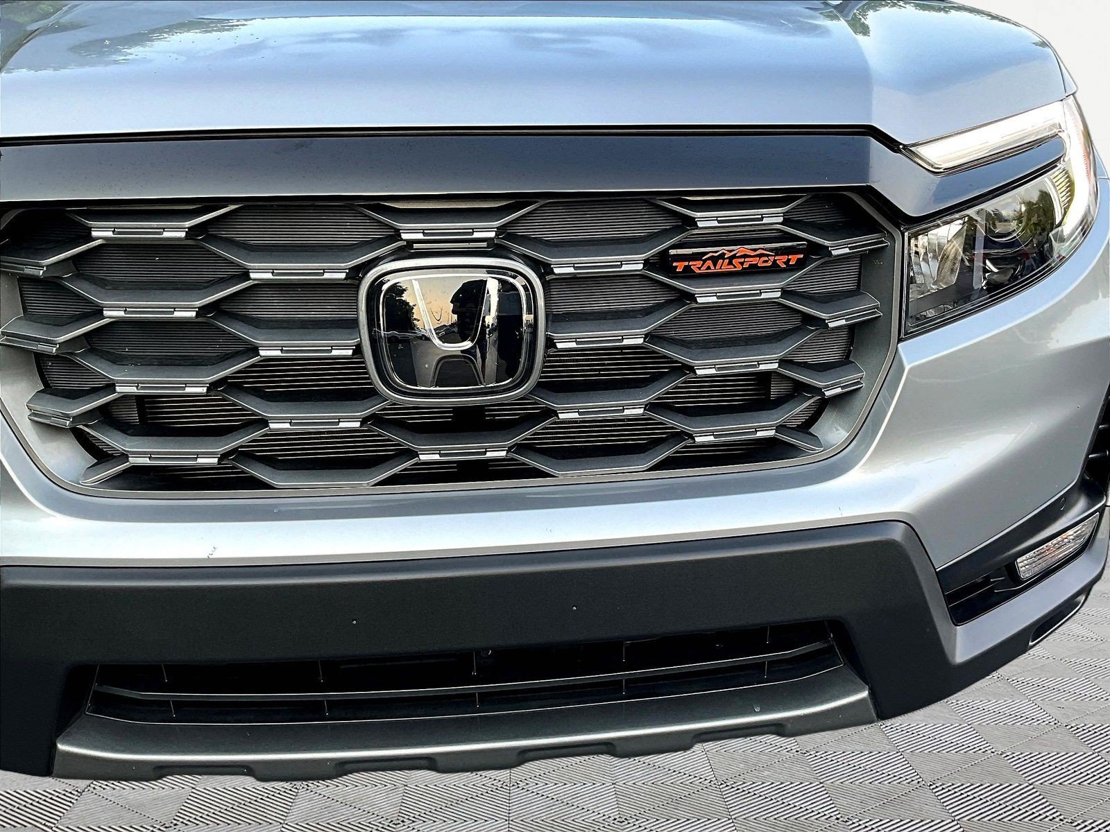 Used 2025 Honda Passport TrailSport image 33