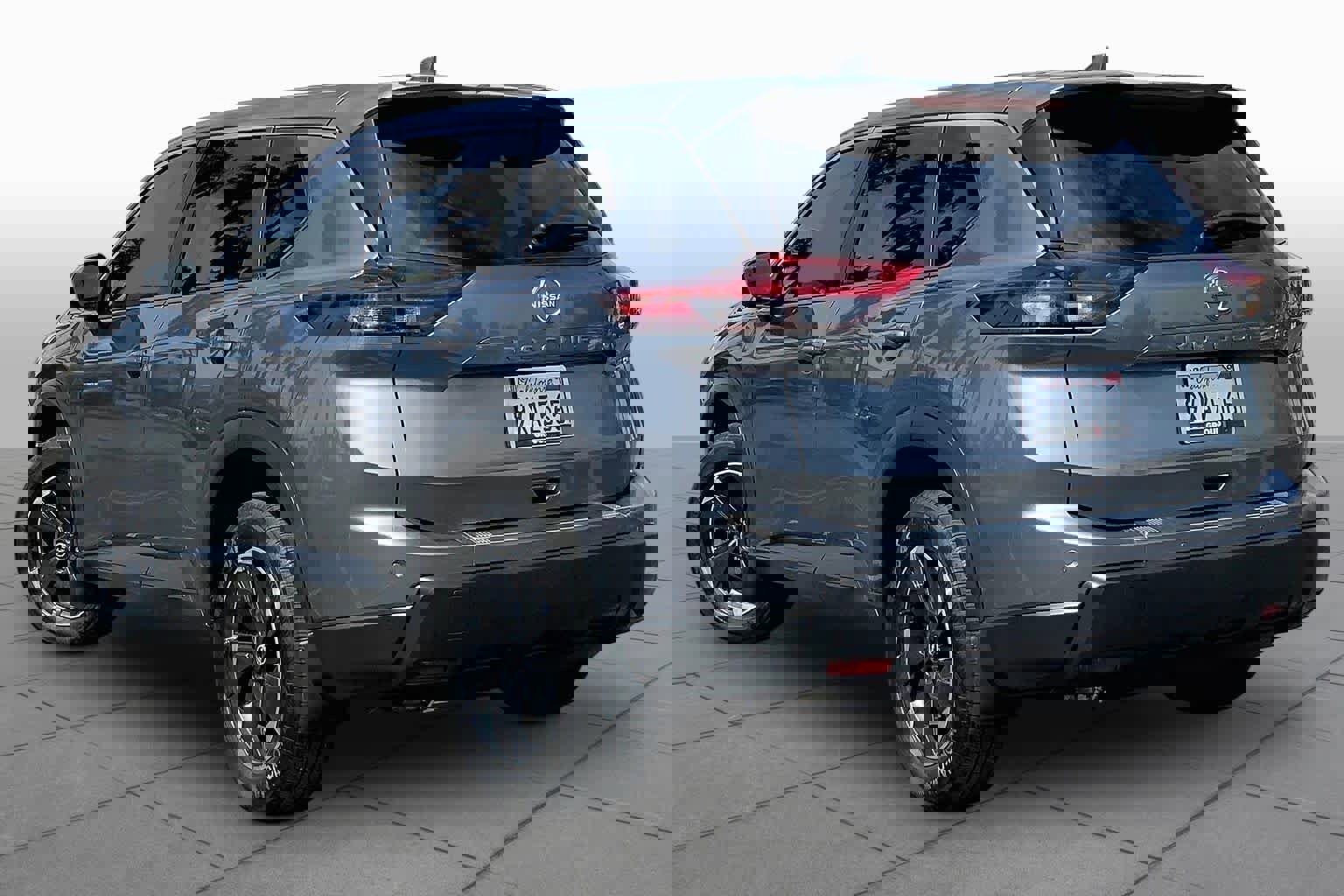 Used 2025 Nissan Rogue SV image 10