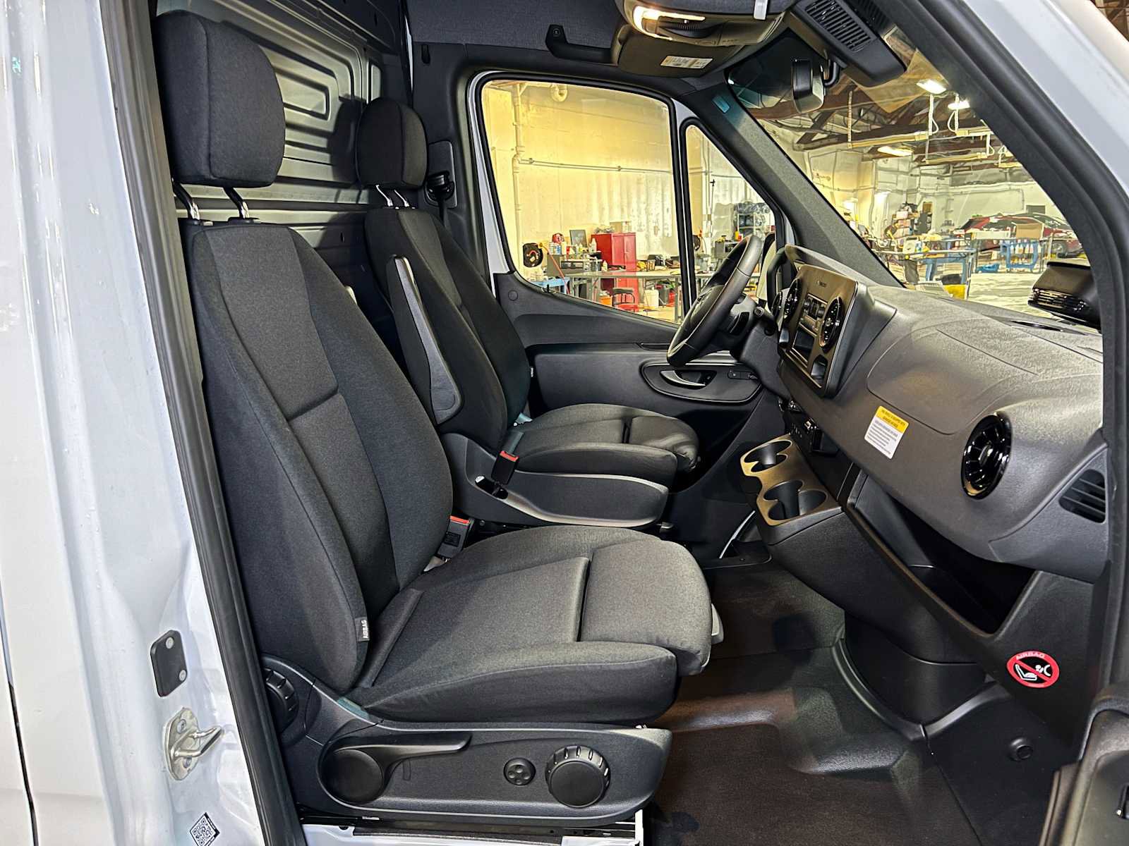 Used 2025 Mercedes-Benz Sprinter 2500 image 11