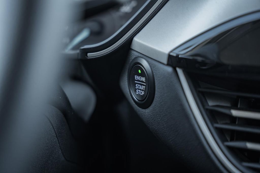 Used 2021 Ford Escape SE image 22