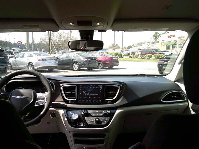 Used 2018 Chrysler Pacifica Touring Plus image 16