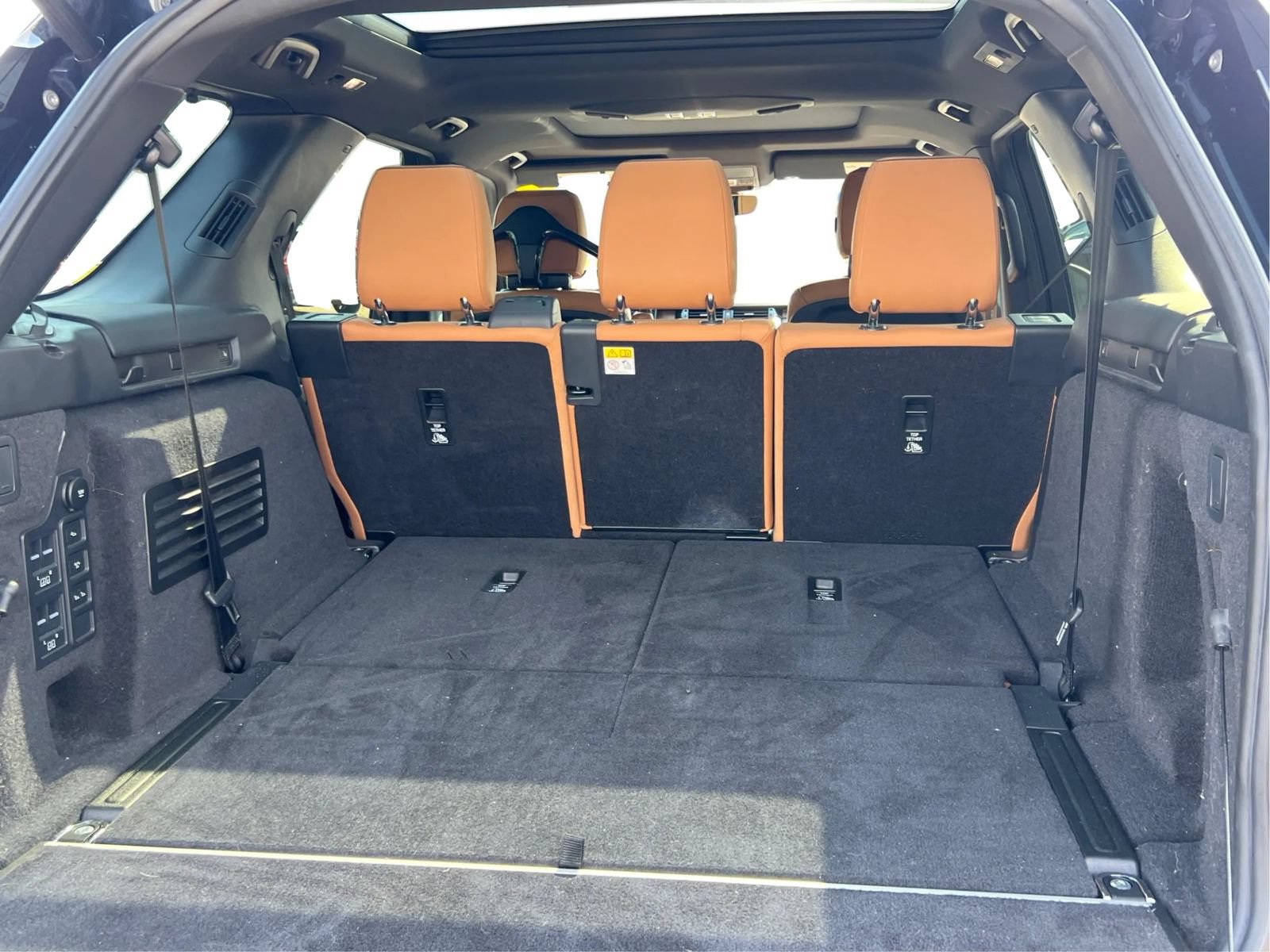 Used 2020 Land Rover Discovery HSE AWD/4WD image 18