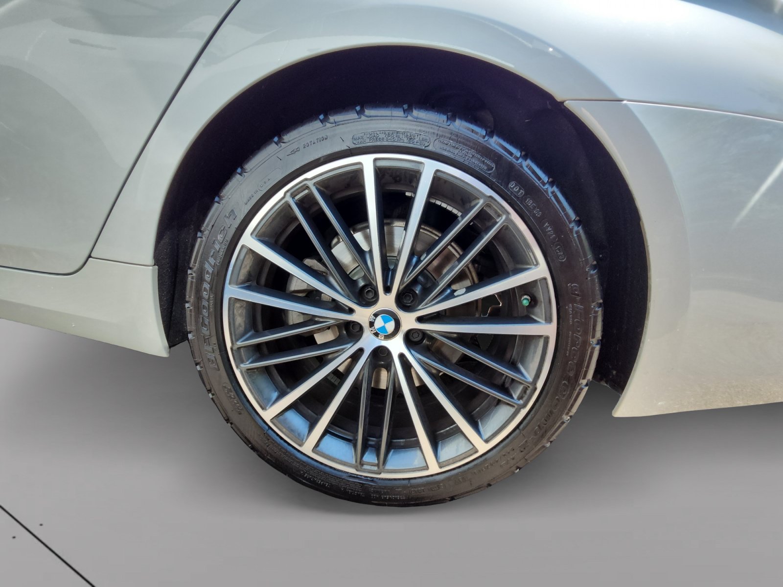 Used 2021 BMW 530i w/ Premium Package RWD image 15