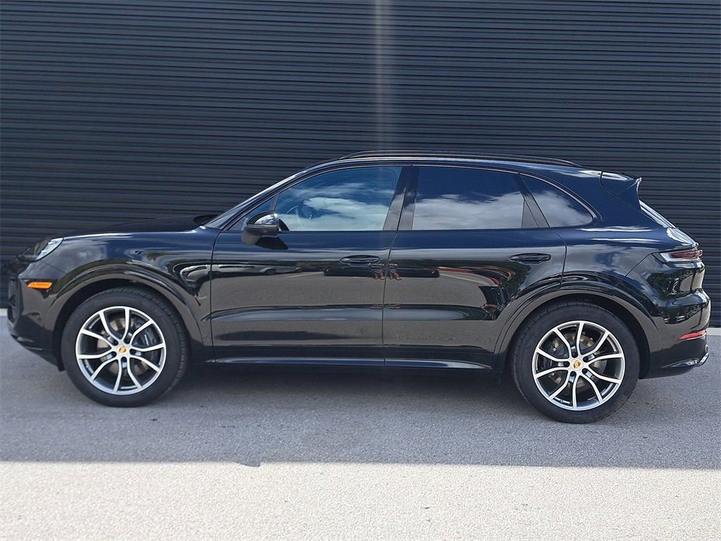 Certified 2025 Porsche Cayenne AWD/4WD image 2