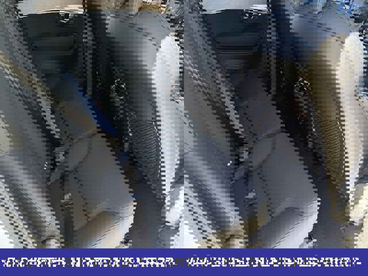 Certified 2025 Volvo XC90 B6 Plus image 34