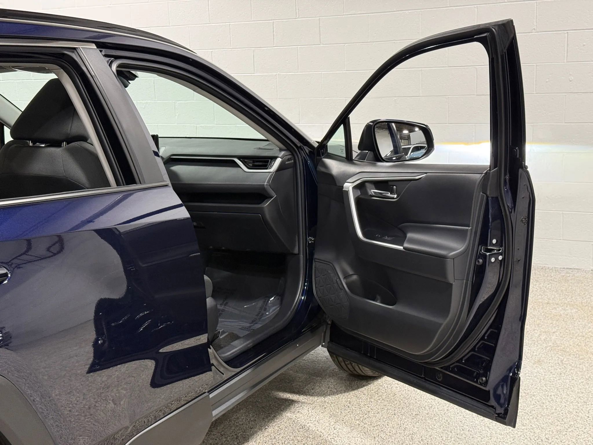 Used 2022 Toyota RAV4 XLE w/ Convenience Package image 41