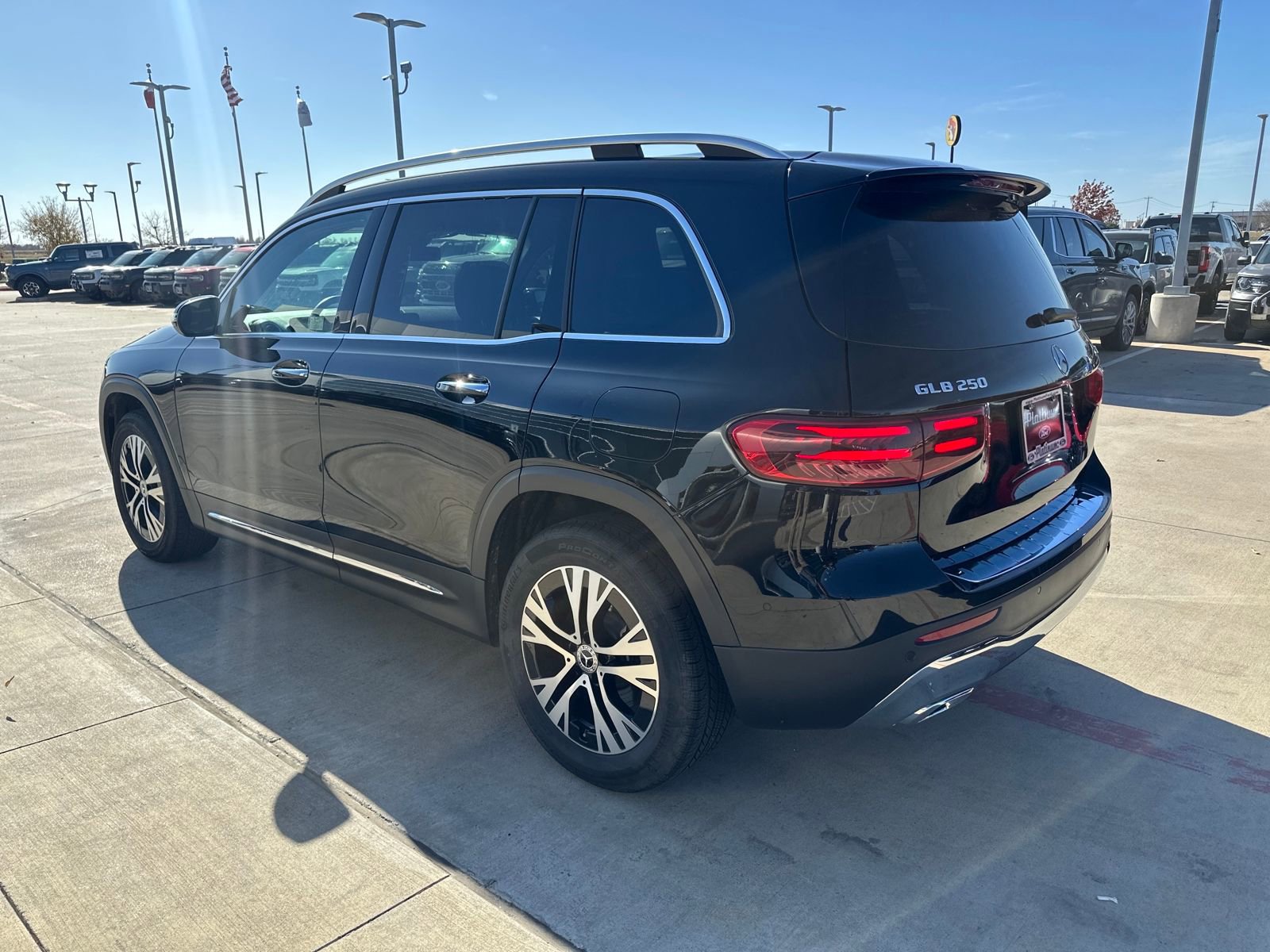 Used 2025 Mercedes-Benz GLB 250 GLB 250 image 3