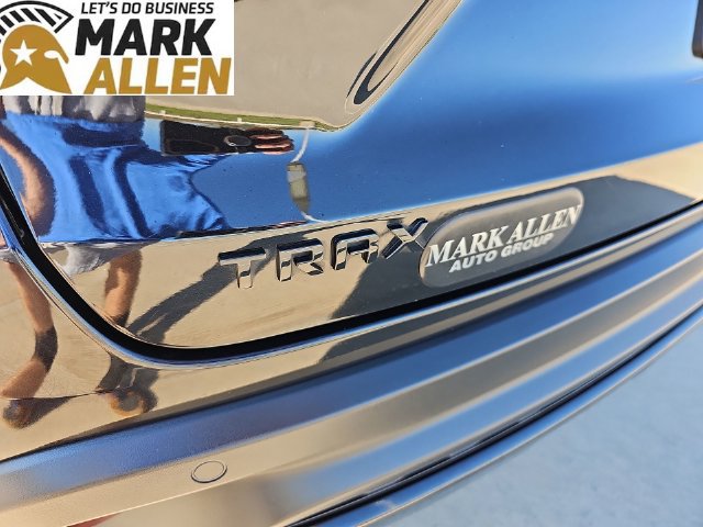 Used 2025 Chevrolet Trax RS w/ Sunroof Package FWD image 32