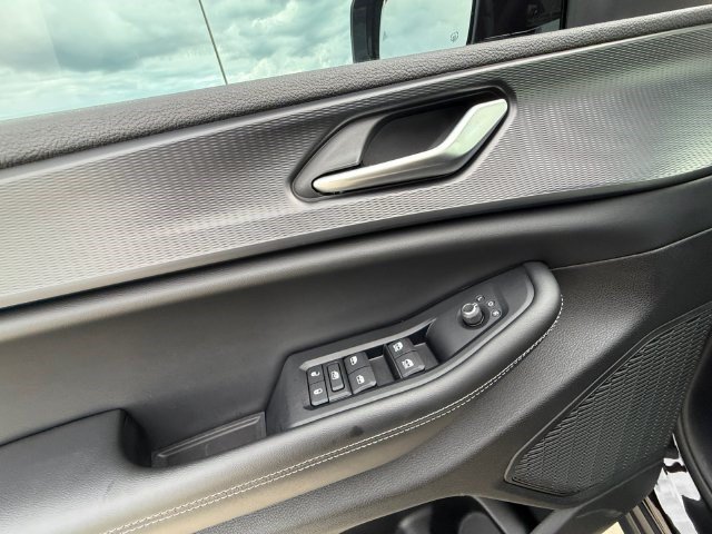 Used 2024 Jeep Grand Cherokee L Altitude AWD/4WD image 11