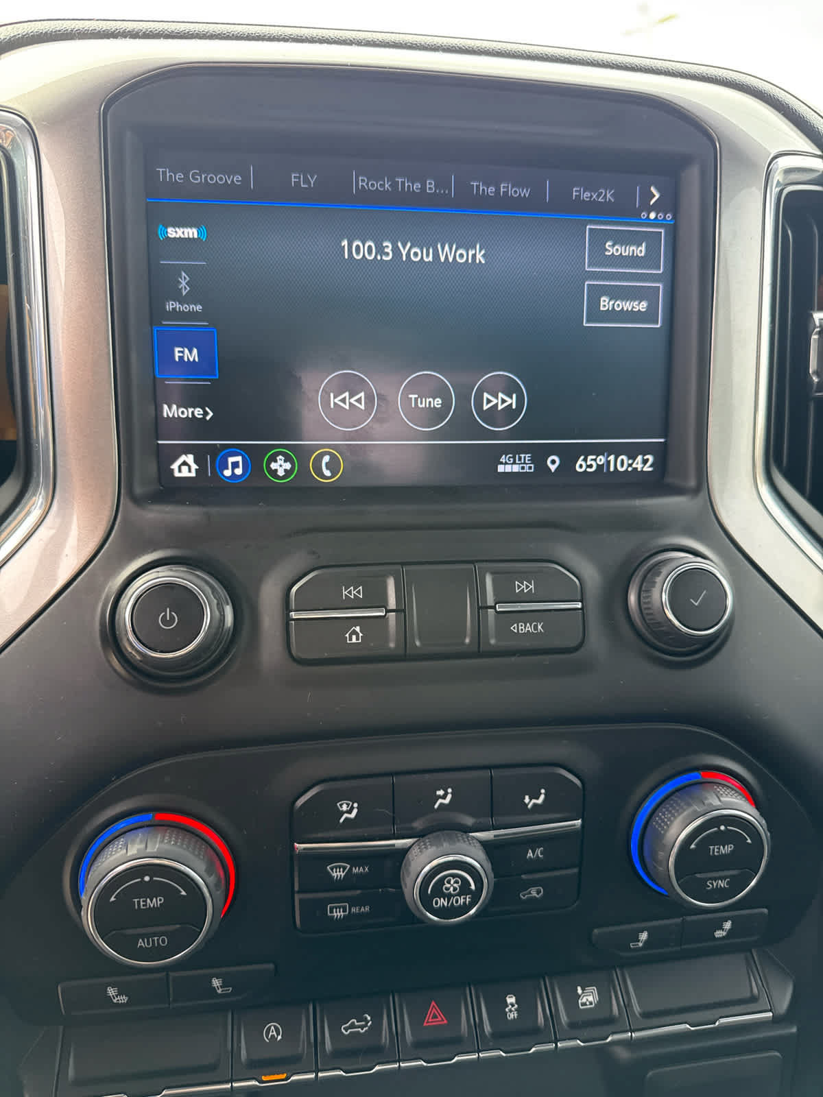 Used 2022 Chevrolet Silverado 1500 LT AWD/4WD image 12