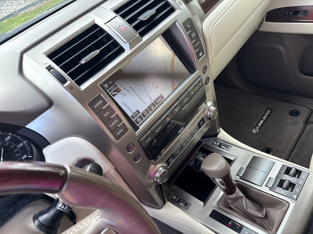 Used 2019 Lexus GX 460 Premium w/ Premium Package AWD/4WD image 18