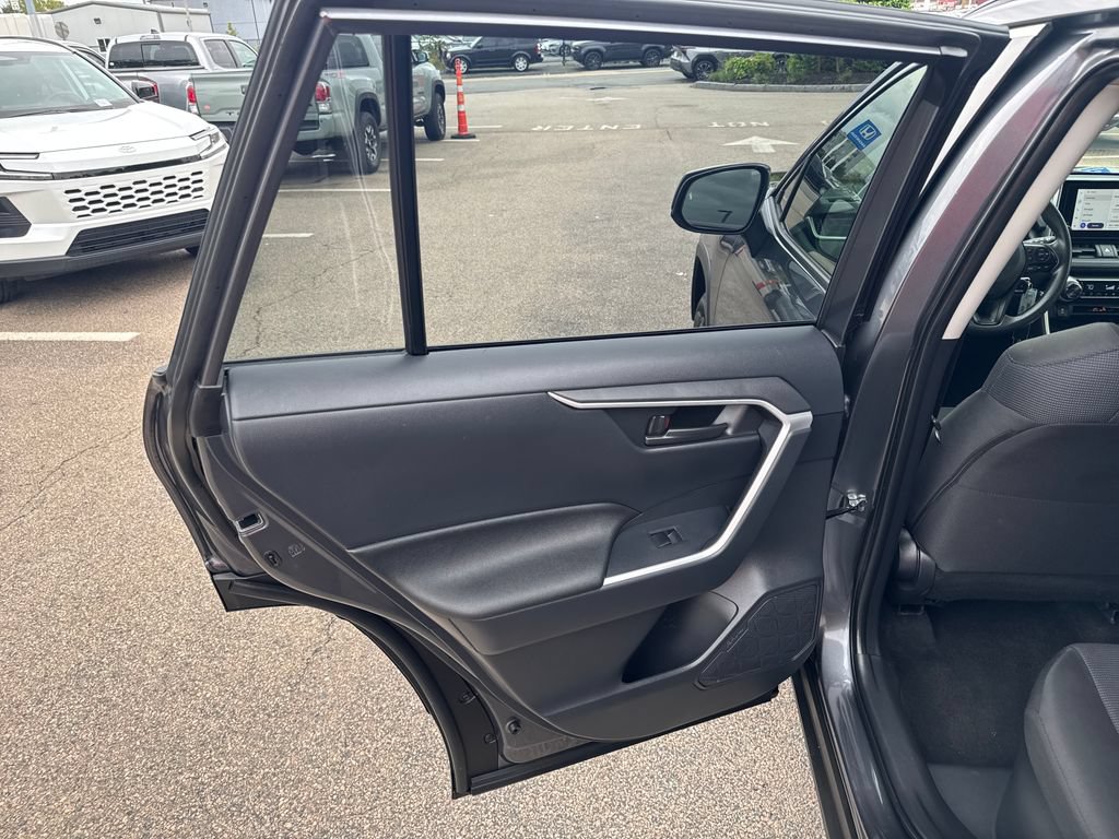 Used 2025 Toyota RAV4 LE AWD/4WD image 39