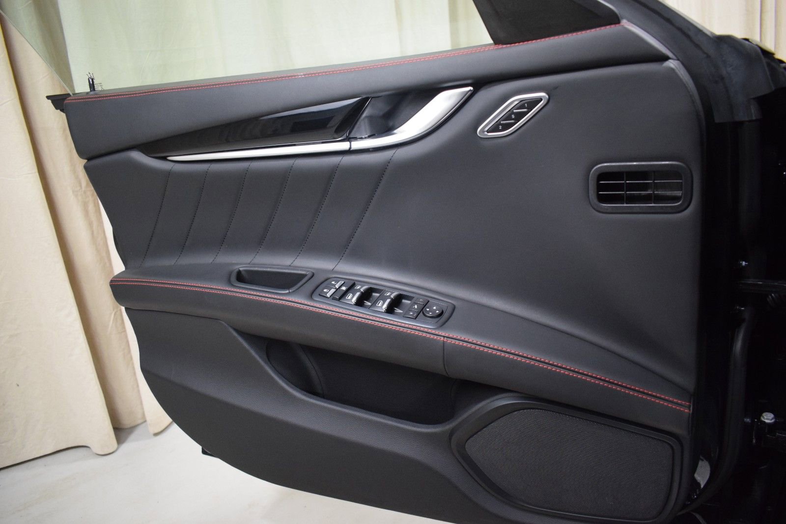 Used 2022 Maserati Ghibli Modena Q4 image 37