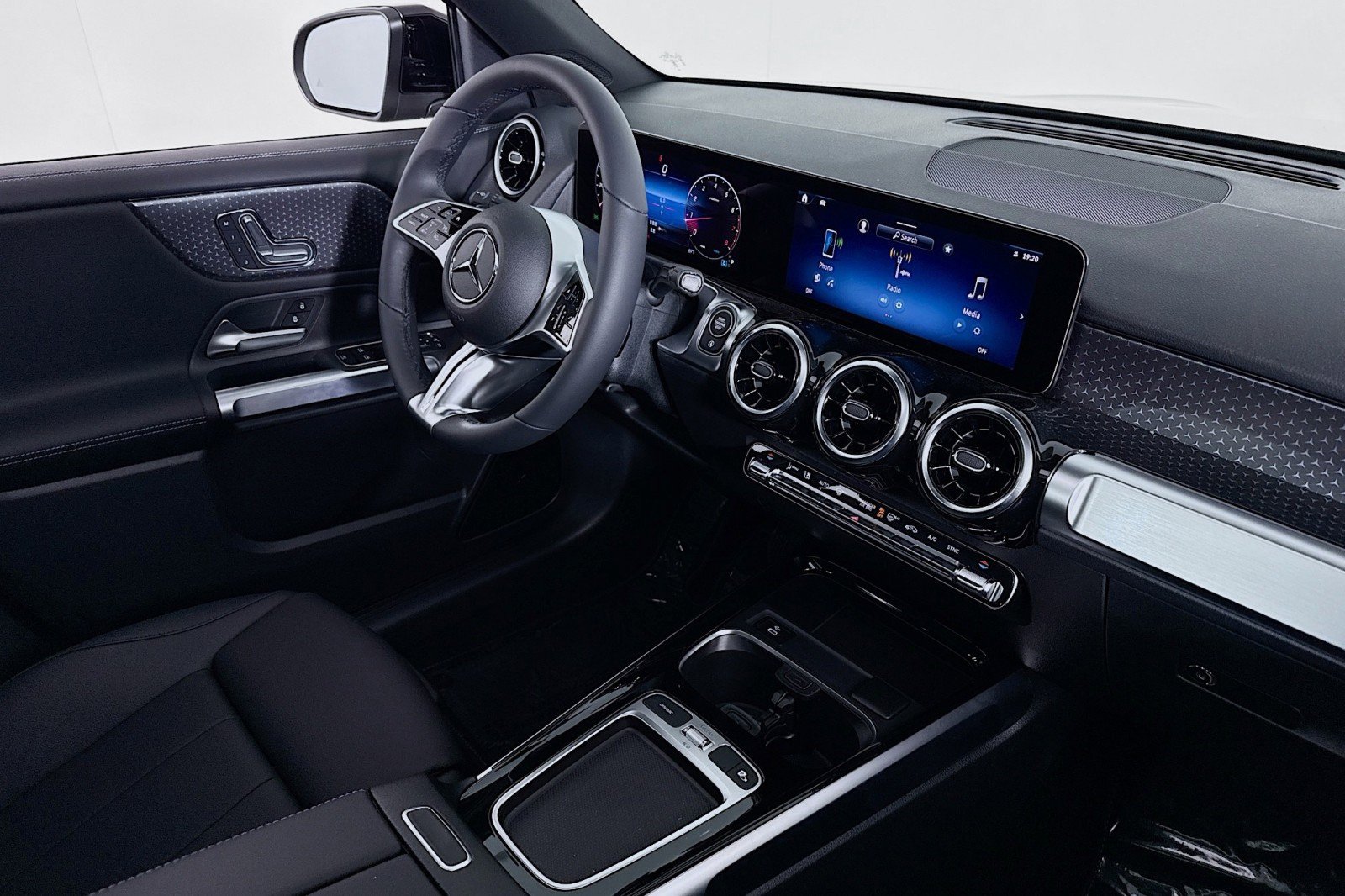 New 2026 Mercedes-Benz GLB 250 image 16