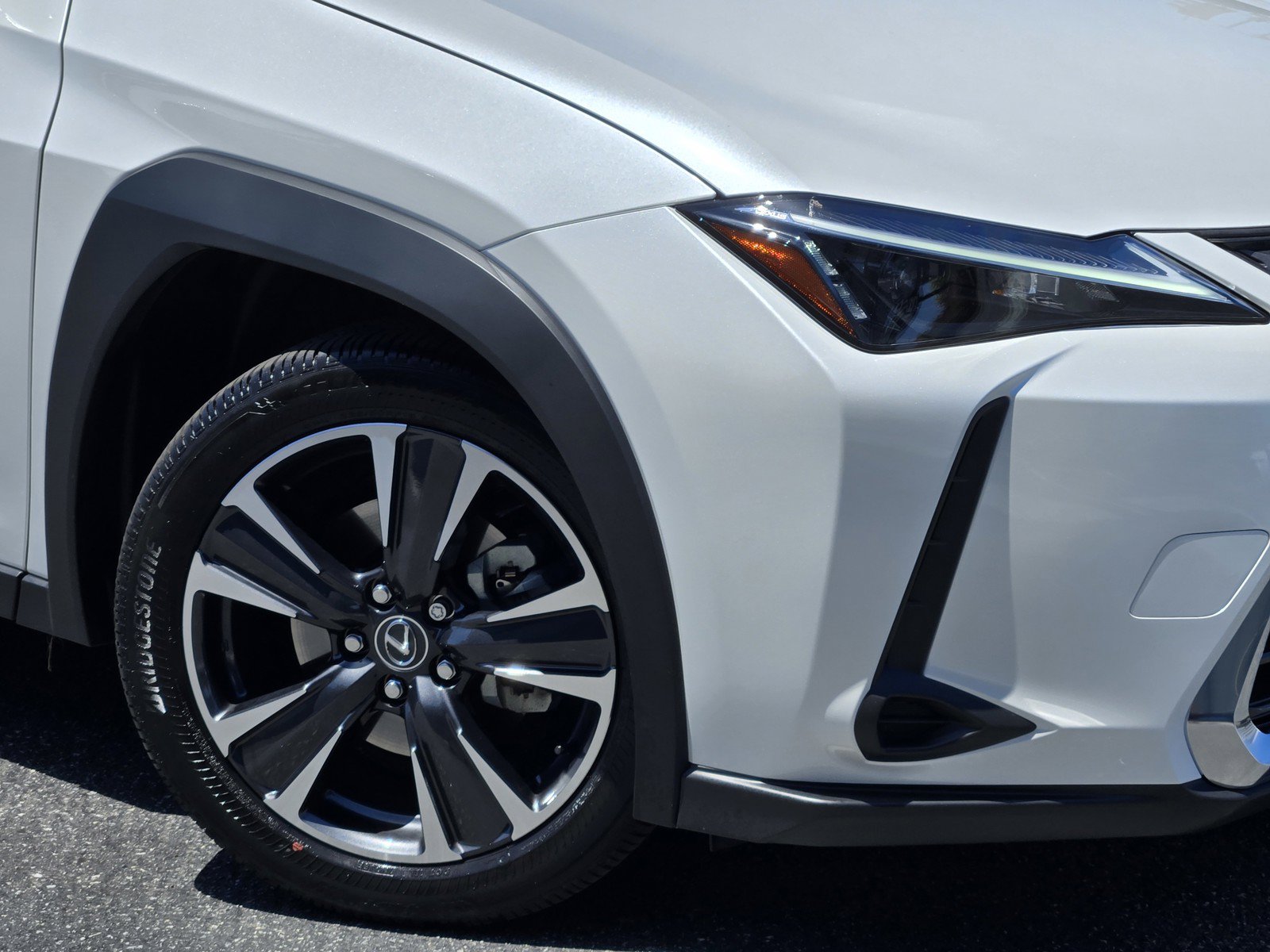 Used 2025 Lexus UX 300h FWD image 9