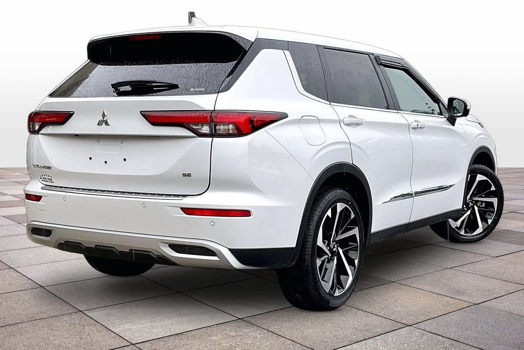 Used 2024 Mitsubishi Outlander SE AWD/4WD image 12