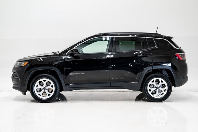 Used 2025 Jeep Compass Latitude w/ Sun & Sound Group AWD/4WD image 33