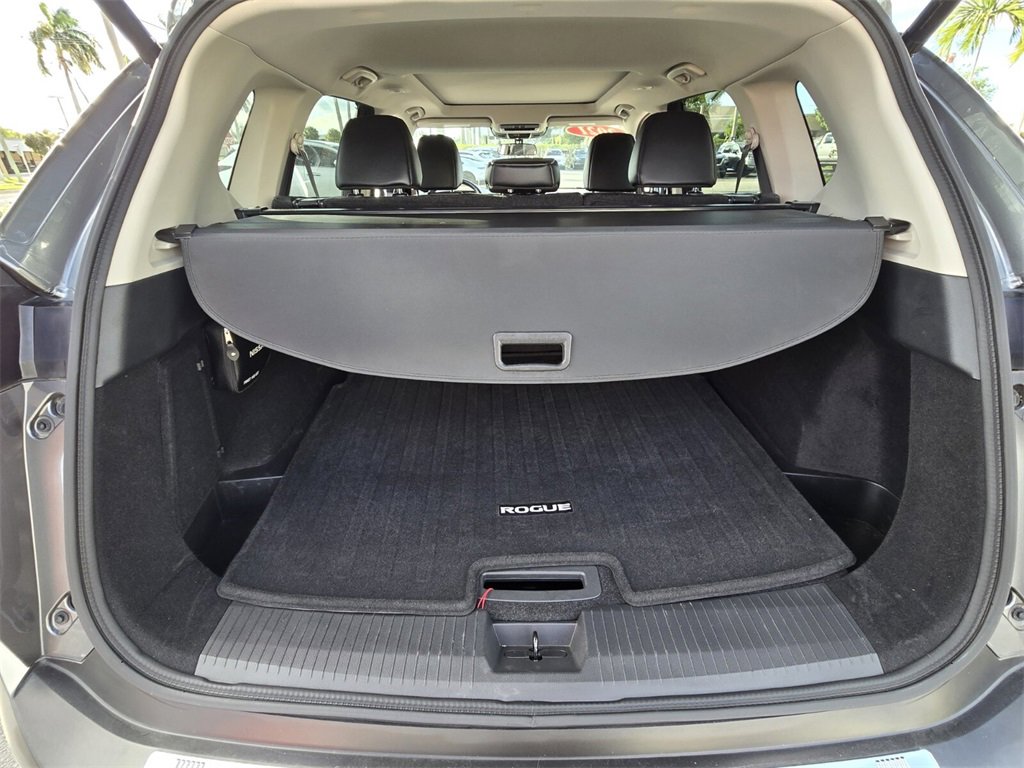 Used 2021 Nissan Rogue SV w/ Premium Package image 9