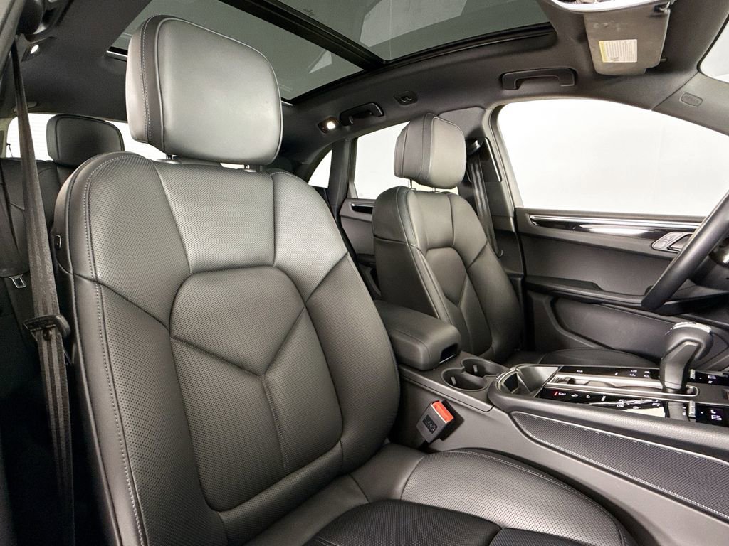 Used 2024 Porsche Macan AWD/4WD image 14