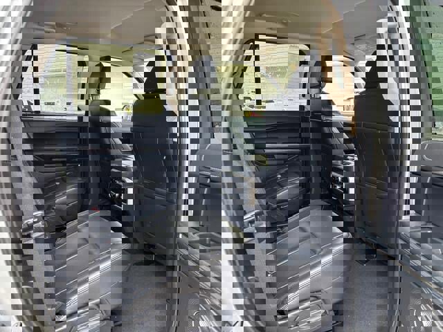 Used 2024 Ford Expedition XLT image 13