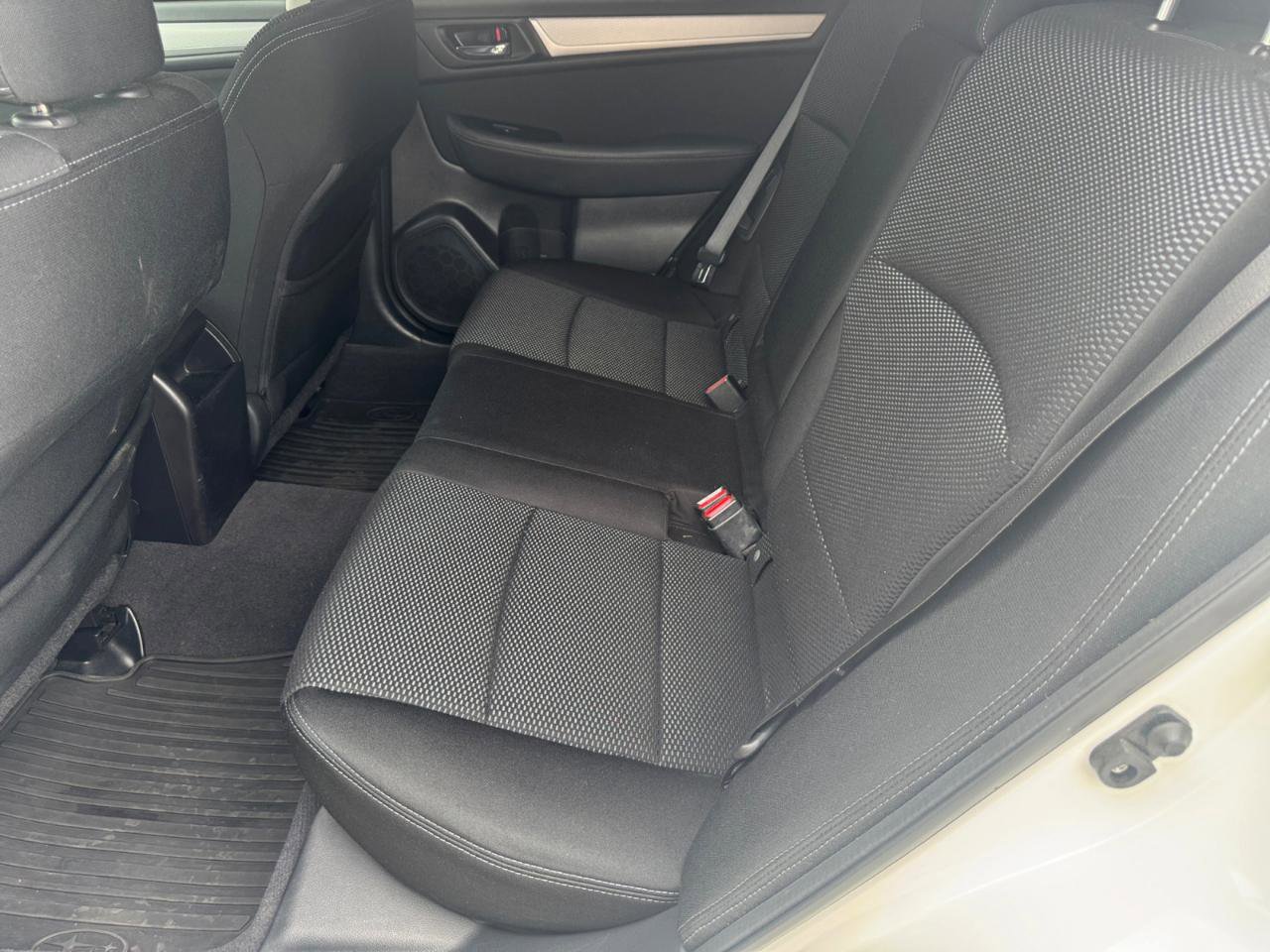 Used 2017 Subaru Outback 2.5i Premium AWD/4WD image 6