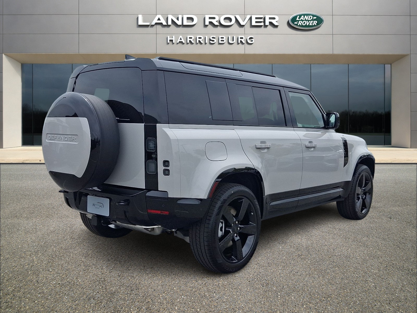 Used 2026 Land Rover Defender 110 X-Dynamic SE AWD/4WD image 5