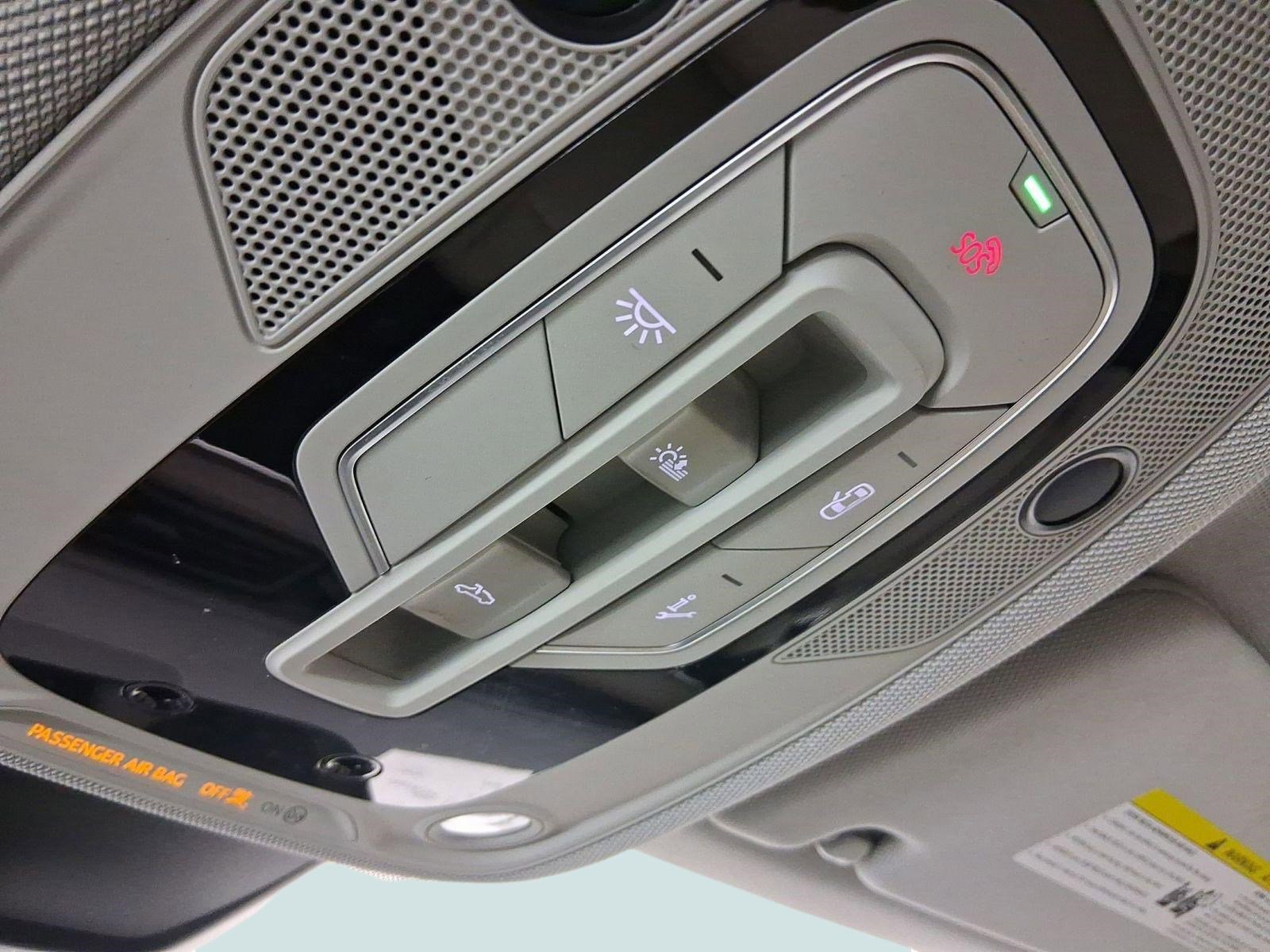 Used 2022 Audi e-tron Premium Plus image 29